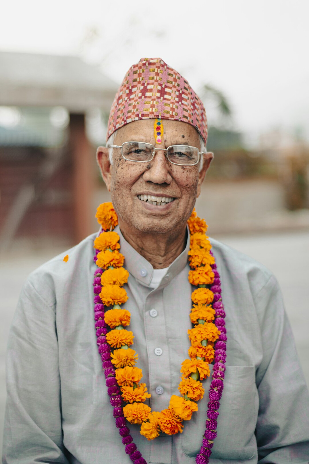 Portrait of a smiling elderly man with glasses